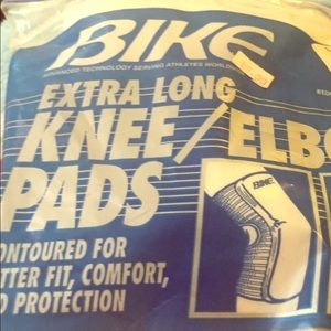 Knee/elbow pads